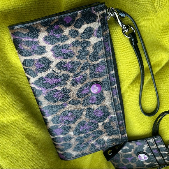 Coach Leopard Print Wallet Wristlet and ID Lanyard NWT - Picture 2 of 8